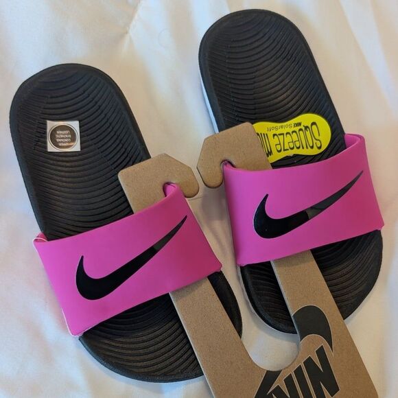 NWT Nike Kawa Slide Laser Fuchsia/Black-White SolarSoft Girls Size 11C - Picture 1 of 4